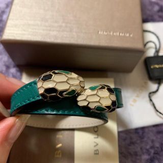 ブルガリ(BVLGARI)のブルガリ  レザー　ブレスレット　エメラルドグリーン　(ブレスレット/バングル)