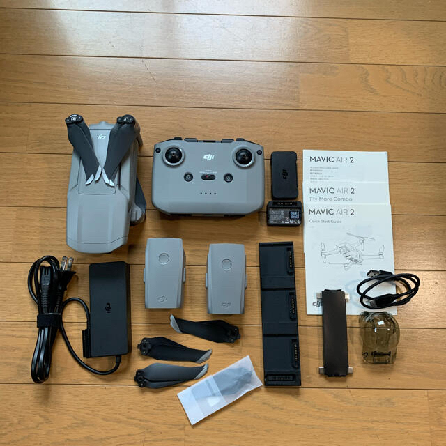 DJI MAVIC AIR2 Fly more combo エンタメ/ホビーのおもちゃ/ぬいぐるみ(ホビーラジコン)の商品写真