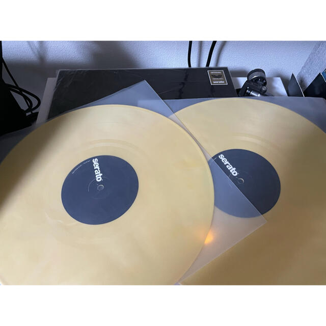 Serato DJ Pro用コントロールカラーVinyl 2枚 新品未使用 黄 楽器のDJ機器(DJコントローラー)の商品写真