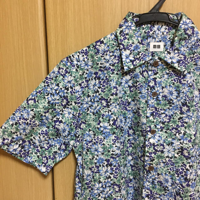 UNIQLO(ユニクロ)のUNIQLO★花柄シャツ　Mサイズ メンズのトップス(シャツ)の商品写真