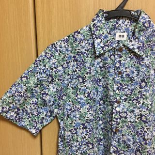 ユニクロ(UNIQLO)のUNIQLO★花柄シャツ　Mサイズ(シャツ)