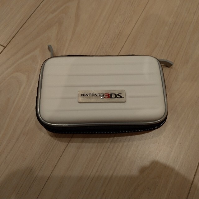 任天堂(ニンテンドウ)の購入者決定済　Nintendo 3DS 本体 ミスティピンク　ケース付き エンタメ/ホビーのゲームソフト/ゲーム機本体(携帯用ゲーム機本体)の商品写真