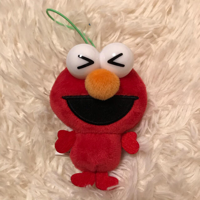 SESAME STREET(セサミストリート)のエルモぬいぐるみストラップ エンタメ/ホビーのアニメグッズ(ストラップ)の商品写真