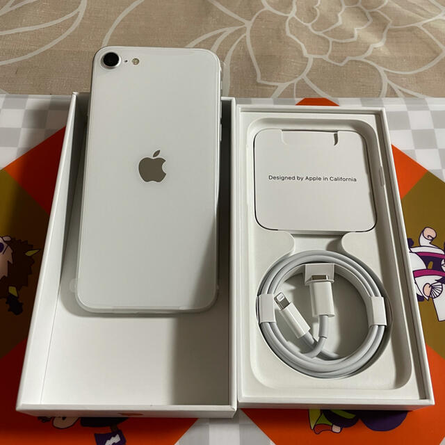 iPhone(アイフォーン)のiPhone SE 第2世代◯新品・未使用・SIMフリー‼︎◯ スマホ/家電/カメラのスマートフォン/携帯電話(スマートフォン本体)の商品写真