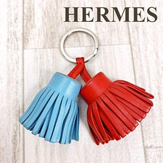 エルメス(Hermes)のエルメス キーホルダー カルメン ウノドス タッセル レッド×ライトブルー(キーホルダー)