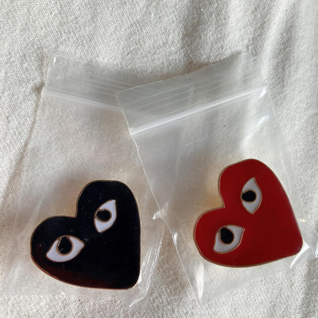 COMME des GARCONS(コムデギャルソン)のまさたん様専用　ハートブローチ2セット レディースのアクセサリー(ブローチ/コサージュ)の商品写真