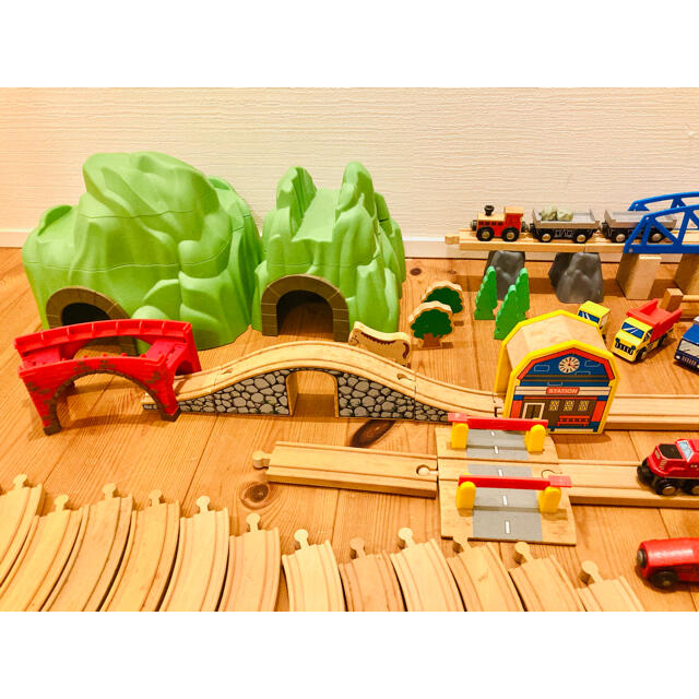 トイザらス(トイザラス)のトイザらス  木製　トレインセット(2セット分) ＆ IKEA電車 キッズ/ベビー/マタニティのおもちゃ(電車のおもちゃ/車)の商品写真