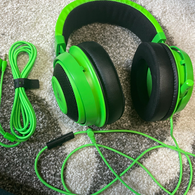 LAZER(レイザー)のRAZER KRAKEN(ゲーミングヘッドセット) スマホ/家電/カメラのオーディオ機器(ヘッドフォン/イヤフォン)の商品写真