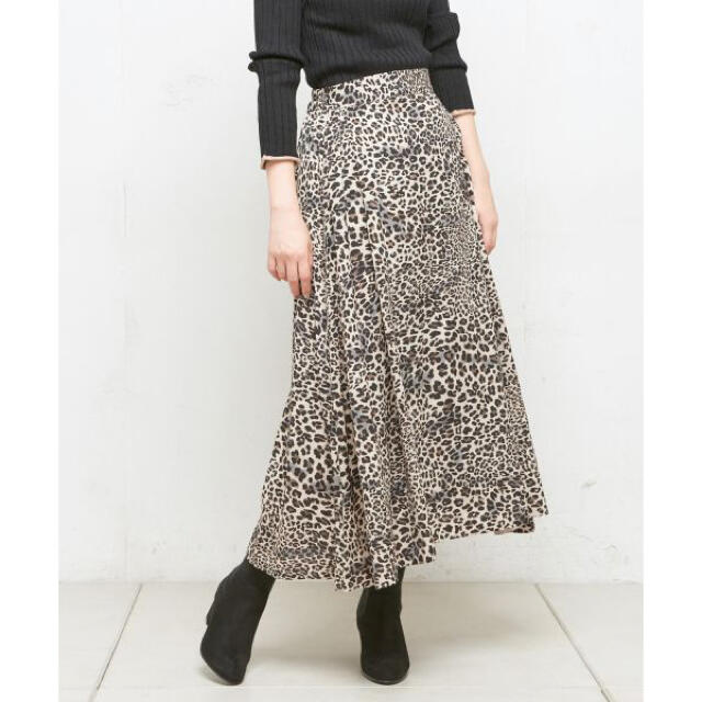 natural couture(ナチュラルクチュール)のナチュラルクチュール　豹柄ロングフレアスカート　レオパード　ロングスカート レディースのスカート(ロングスカート)の商品写真