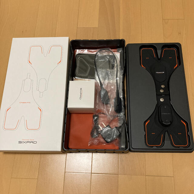 SIXPAD(シックスパッド)のSIXPAD Abs Belt & SIXPAD Chest Fit スポーツ/アウトドアのトレーニング/エクササイズ(トレーニング用品)の商品写真