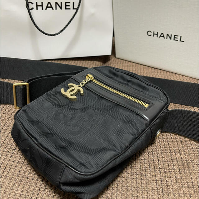 CHANEL(シャネル)のシャネル ショルダーバック メンズのバッグ(ショルダーバッグ)の商品写真