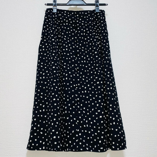 NATURAL BEAUTY BASIC(ナチュラルビューティーベーシック)の最終値下げ◎美品ナチュラルビューティーベーシックランダムドットスカート レディースのスカート(ロングスカート)の商品写真