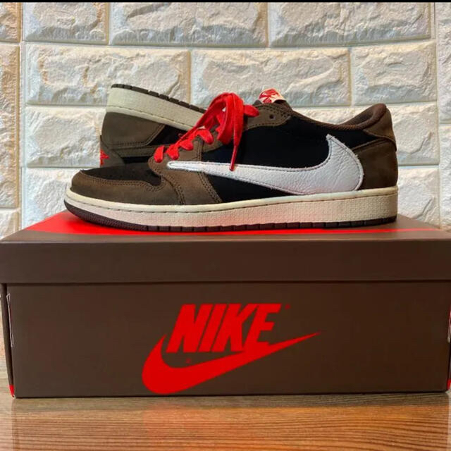 NIKE(ナイキ)のNIKE AIR JORDAN1 LOW TRAVIS SCOTT メンズの靴/シューズ(スニーカー)の商品写真