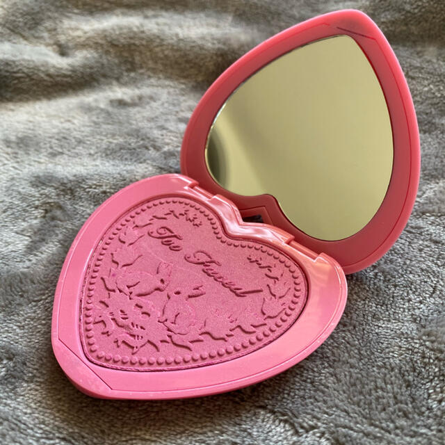 Too Faced(トゥフェイス)の値下げしました　Too Faced ハート チーク コスメ/美容のベースメイク/化粧品(チーク)の商品写真