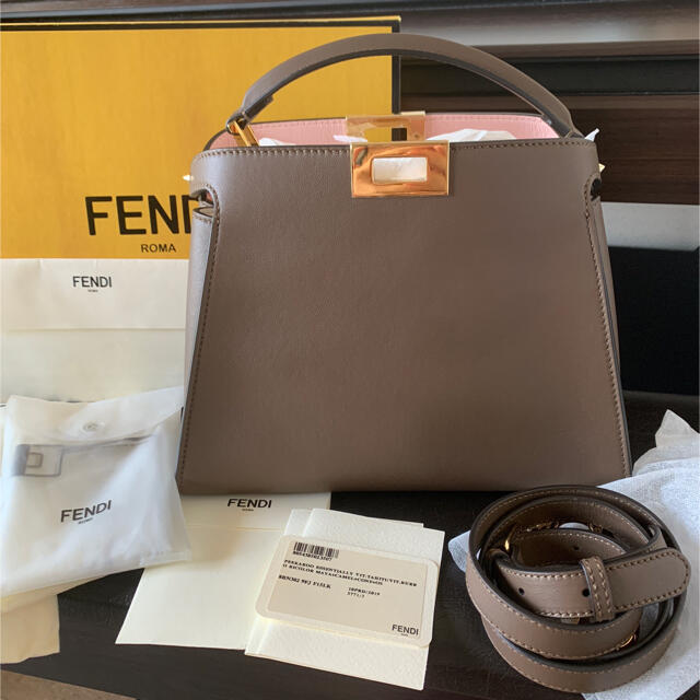 FENDI(フェンディ)の☆お値下げ☆フェンディ ピーカブー エッセンシャリー  レディースのバッグ(ショルダーバッグ)の商品写真