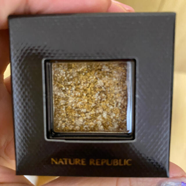 NATURE REPUBLIC(ネイチャーリパブリック)のネイチャーリパブリック　 トゥインクル　ジェムストーングリッター　 アンバー コスメ/美容のベースメイク/化粧品(アイシャドウ)の商品写真