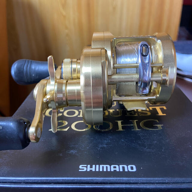 SHIMANO(シマノ)のシマノ　カルカッタコンクエスト200HG スポーツ/アウトドアのフィッシング(リール)の商品写真