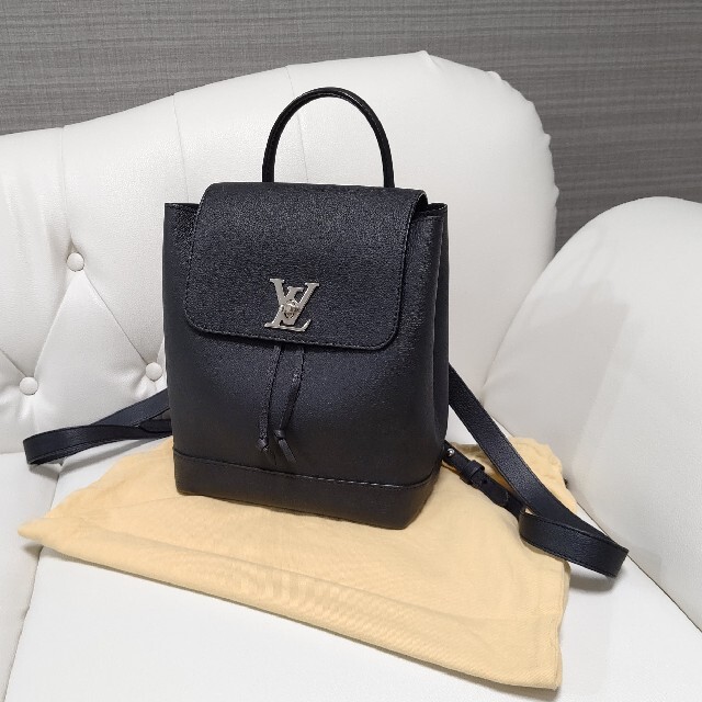 グレインカーフレザー皮革の種類美品 LOUIS VUITTON  ロックミーバックパック 黒 ブラック