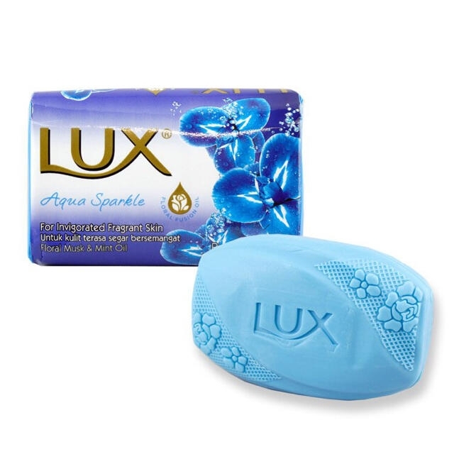 LUX(ラックス)の【新品】ラックス“4個セット”石鹸 《2種類》 ホワイト×2・ブルー×2 LUX コスメ/美容のボディケア(ボディソープ/石鹸)の商品写真