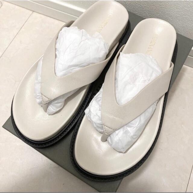 GALLARDA GALANTE(ガリャルダガランテ)の新品⭐︎ CAMINANDO カミナンド　トングサンダル/THONG SLIDE レディースの靴/シューズ(サンダル)の商品写真