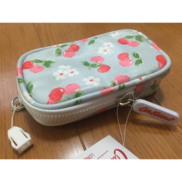 Cath Kidston(キャスキッドソン)の★saya様専用★キャスキッドソン Cath Kidston ガジェットケース スマホ/家電/カメラのスマホアクセサリー(モバイルケース/カバー)の商品写真