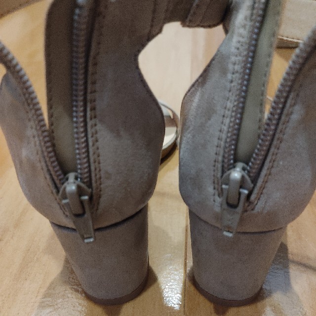 GU(ジーユー)のGU アンクルストラップサンダル　ベージュ　M レディースの靴/シューズ(サンダル)の商品写真