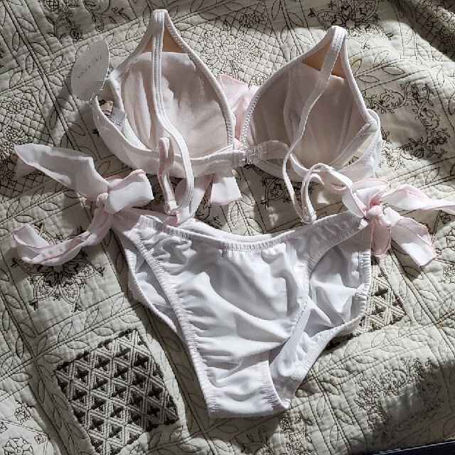 LIZ LISA - Liz Lisa、リボン付き白ビキニ(10年以上前の新品)の LIZ LISA - Liz Lisa、リボン付き白ビキニ(10年以上前の新品)の