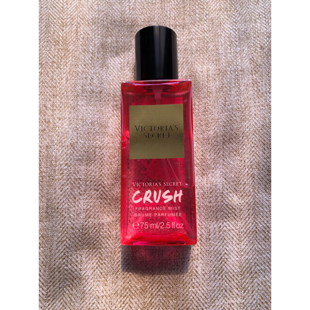 Victoria's Secret(ヴィクトリアズシークレット)のvictoria's secret フレグランス ミスト CRUSH 75ml コスメ/美容の香水(香水(女性用))の商品写真