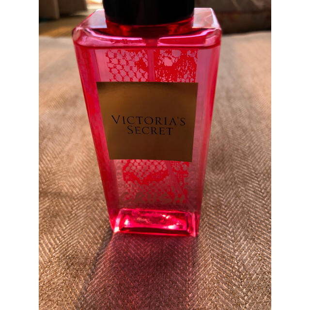 Victoria's Secret(ヴィクトリアズシークレット)のvictoria's secret フレグランス ミスト CRUSH 75ml コスメ/美容の香水(香水(女性用))の商品写真