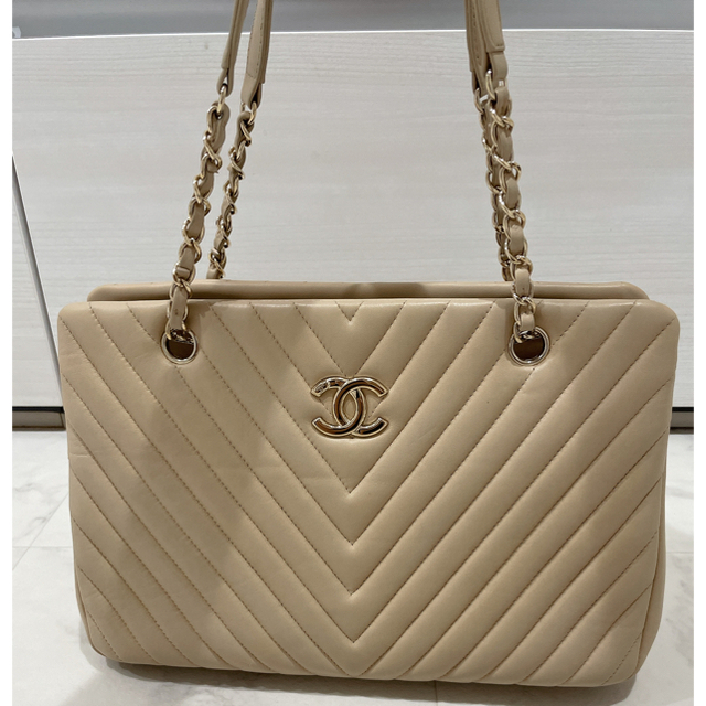 <極美品>CHANEL Vスティッチ　チェーンバッグ