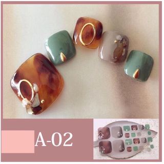 ネイルシール　フット　２枚目〜200円(ネイル用品)