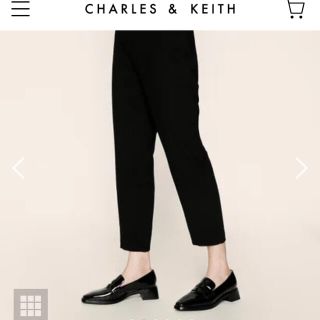 チャールズアンドキース(Charles and Keith)の「ほぼ未使用」クラシックヒール ローファー (ローファー/革靴)