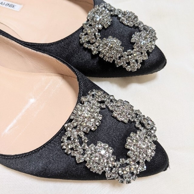 MANOLO BLAHNIK(マノロブラニク)のマノロブラニク ハンギシ フラット ブラック 黒 サテン 35 レディースの靴/シューズ(ハイヒール/パンプス)の商品写真