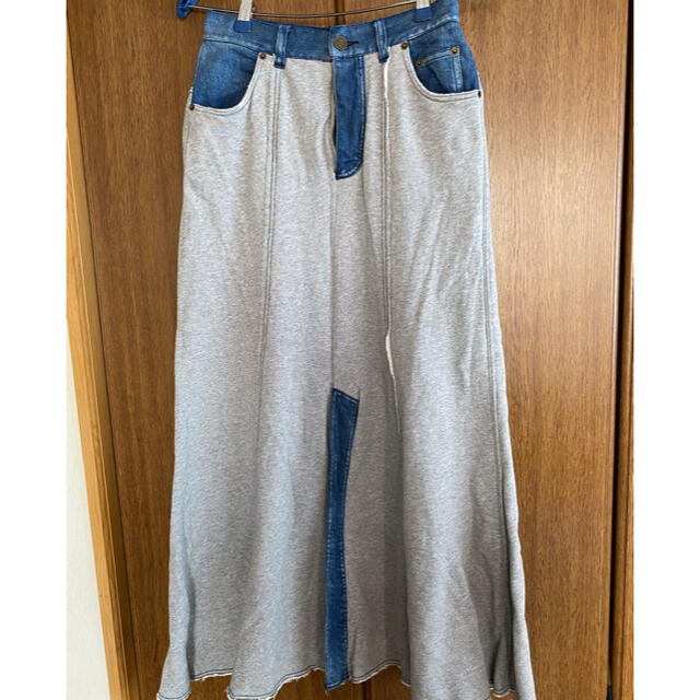 Ameri VINTAGE(アメリヴィンテージ)のDENIM DOCKING SWEAT SKIRT  レディースのスカート(ロングスカート)の商品写真