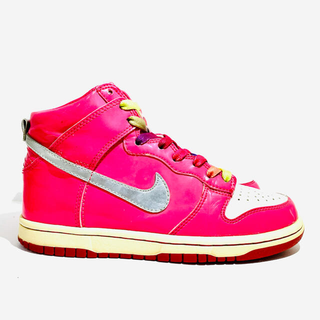 NIKE(ナイキ)のNIKE DUNK HIGH★ナイキ ダンク ハイ★ピンク×シルバー★22.5 レディースの靴/シューズ(スニーカー)の商品写真