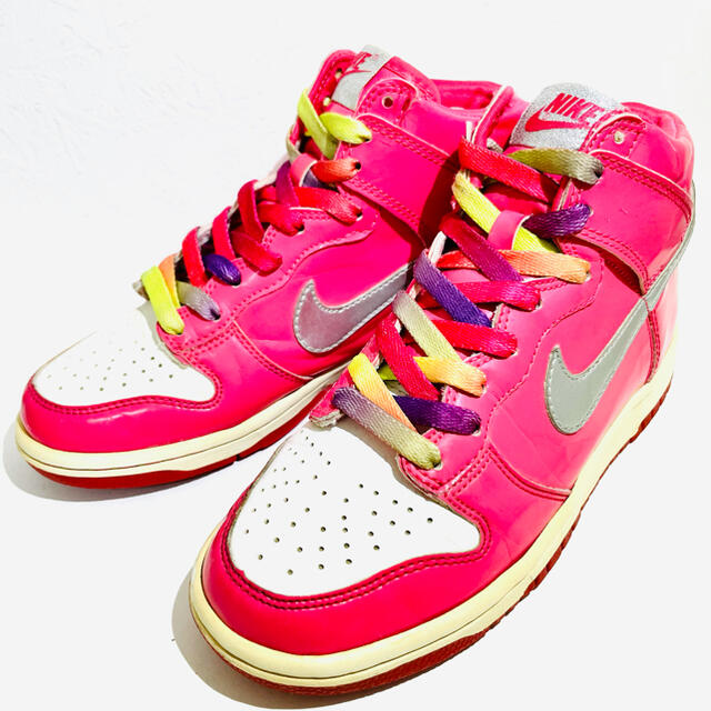 NIKE(ナイキ)のNIKE DUNK HIGH★ナイキ ダンク ハイ★ピンク×シルバー★22.5 レディースの靴/シューズ(スニーカー)の商品写真