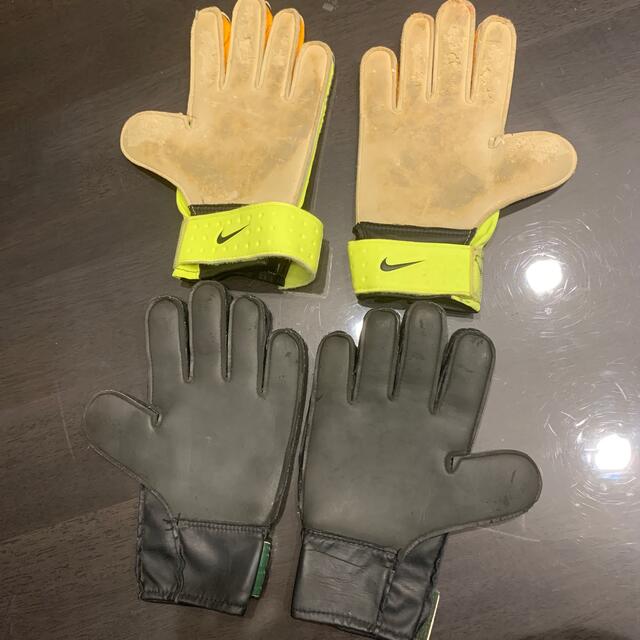 NIKE(ナイキ)のNIKEキーパーグローブ2点セット スポーツ/アウトドアのサッカー/フットサル(その他)の商品写真