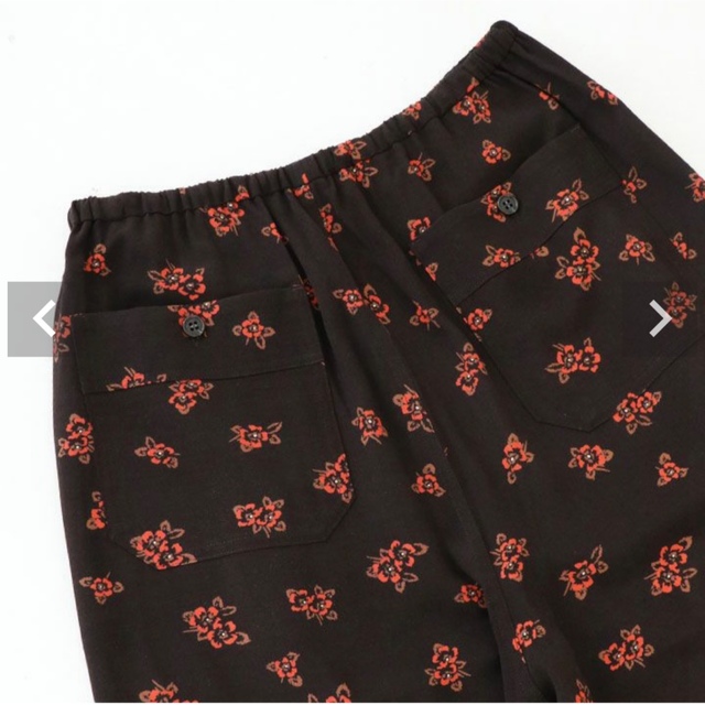 Shinzone(シンゾーン)の値下げ　新品未使用　FLOWER PRINT PANTS レディースのパンツ(カジュアルパンツ)の商品写真