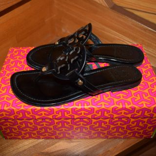 トリーバーチ(Tory Burch)の値下げ❗️TORYBURCH エナメルサンダル(サンダル)