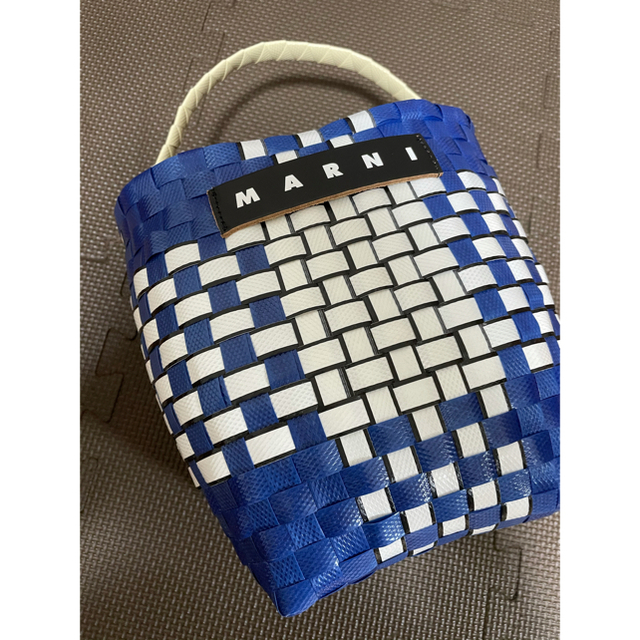 Marni(マルニ)のMARNI MARKET ポッドバッグ　インクブルー レディースのバッグ(かごバッグ/ストローバッグ)の商品写真