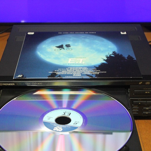 美品　ET とグーニーズのレーザーディスクソフト エンタメ/ホビーのDVD/ブルーレイ(外国映画)の商品写真