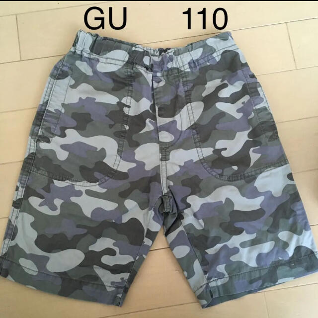 GU(ジーユー)の110 GU 迷彩ハーフパンツ キッズ/ベビー/マタニティのキッズ服男の子用(90cm~)(パンツ/スパッツ)の商品写真