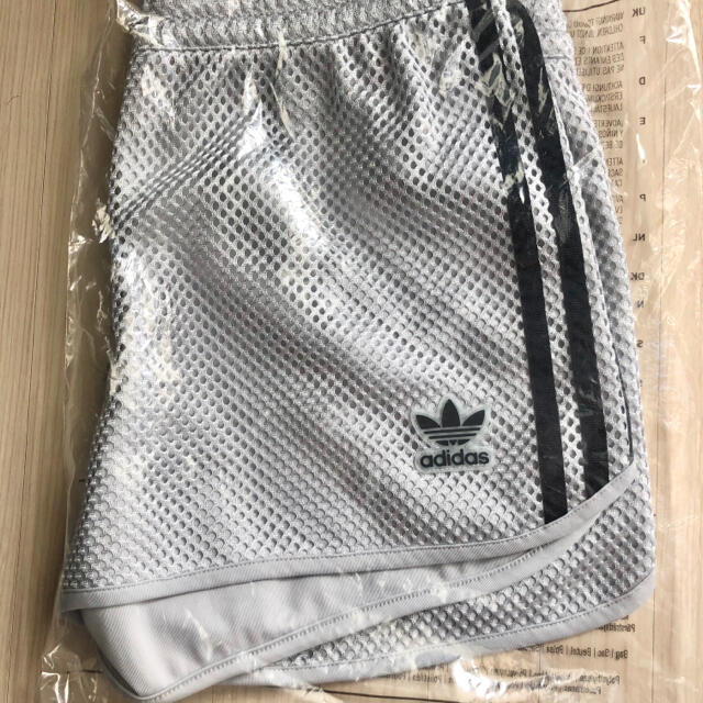 adidas(アディダス)の新品 adidas オリジナルス メッシュ ショート パンツ ハーフ ショーツ レディースのパンツ(ショートパンツ)の商品写真