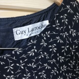 ギラロッシュ(Guy Laroche)のギ・ラロッシュ　小花柄　ワンピース　日本製(ひざ丈ワンピース)