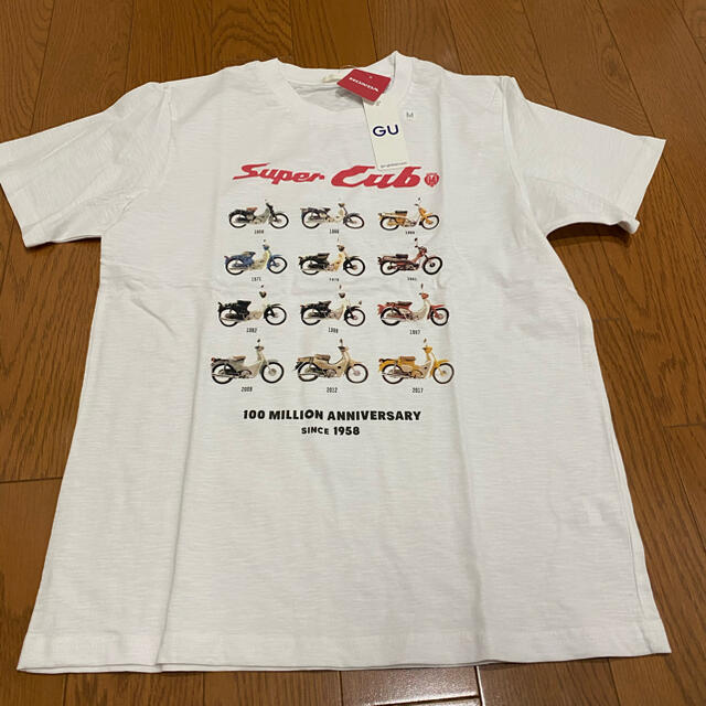 GU(ジーユー)の新品 スーパーカブ Tシャツ メンズ Mサイズ GU メンズのトップス(Tシャツ/カットソー(半袖/袖なし))の商品写真