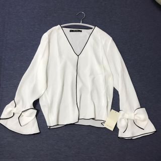 ザラ(ZARA)の新品タグ付き★ZARA BASIC ブラウス　プルオーバー　長袖　袖リボン(シャツ/ブラウス(長袖/七分))