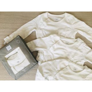 ベビーギャップ(babyGAP)のお値下げしました　新品　未使用　前開き　長袖　ロンパース　肌着　6ヶ月-12ヶ月(肌着/下着)