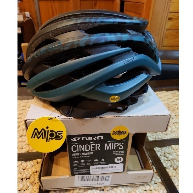 GIRO(ジロ)のGiro Cinder MIPS Helmet　未使用ヘルメット 自動車/バイクのバイク(ヘルメット/シールド)の商品写真