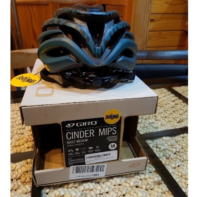 GIRO(ジロ)のGiro Cinder MIPS Helmet　未使用ヘルメット 自動車/バイクのバイク(ヘルメット/シールド)の商品写真