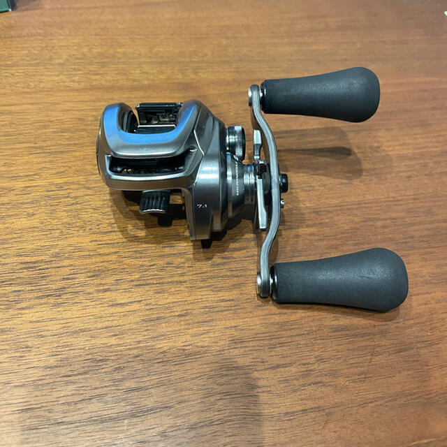 SHIMANO(シマノ)のシマノ バンタムMGL HG LEFT(左) スポーツ/アウトドアのフィッシング(リール)の商品写真